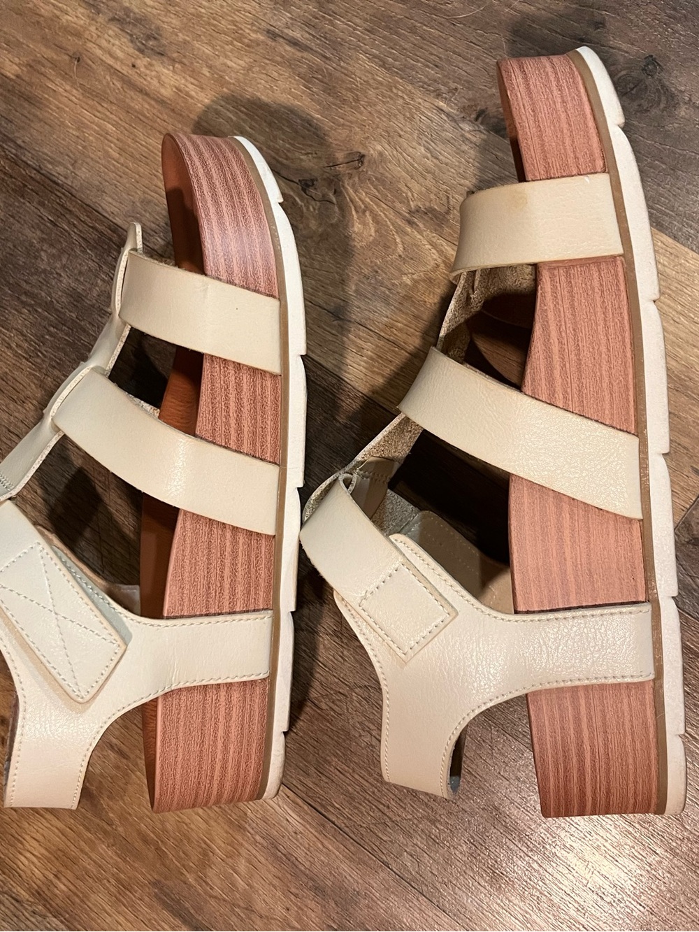 Women's Strappy Comfort Sandals - Cream - Picture 5 of 8